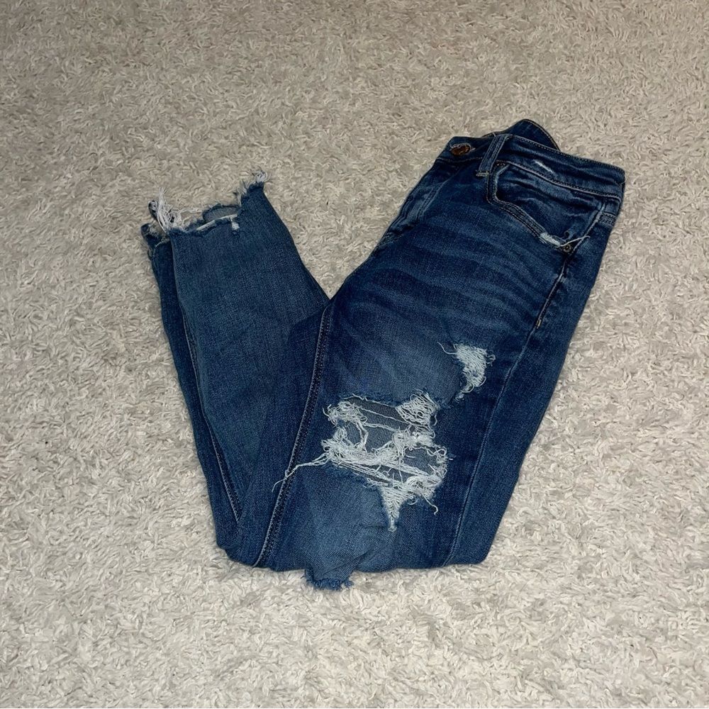 American Eagle Distressed Tomgirl jeans size 2 regular